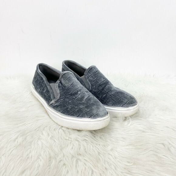 Steve Madden 8 Womens Gray Velour Easygoing Slip-on Sneakers - Picture 1 of 8